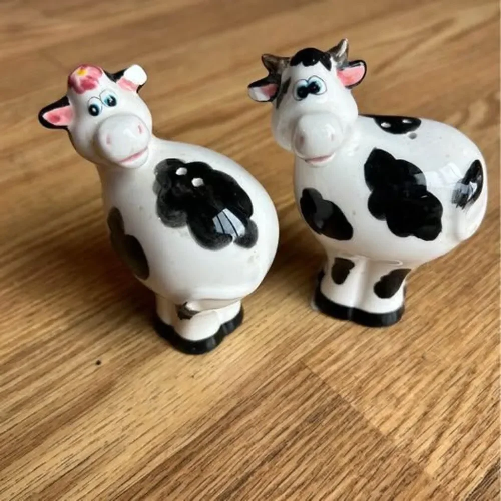Vintage Cow Salt and Pepper Shaker Set